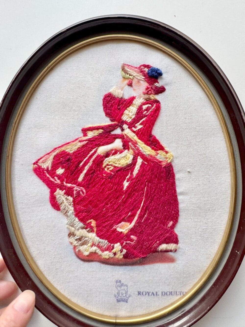 Vintage Crewel Embroidered Royal Doulton Lady in Red Framed Wall Art Artwork - Picture 4 of 14